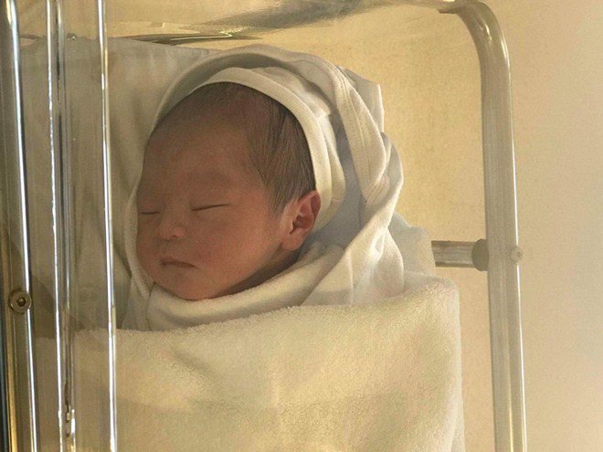 Sao Việt 24h: Mẹ chồng ca nương Kiều Anh đứng chống nạnh bên bàn đẻ của con dâu - 3