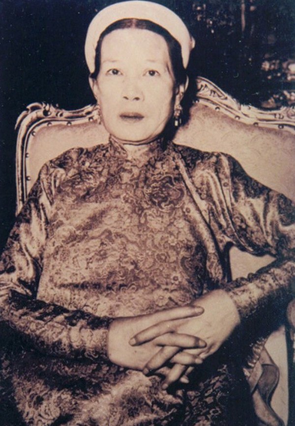 Lời tiên tri kỳ lạ và cuộc đời đẫm nước mắt của Hoàng Thái Hậu cuối cùng của Việt Nam - 1