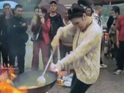 Clip Eva - Cô gái nhún nhảy quay chảo cực đỉnh khi rang cơm "gây sốt"