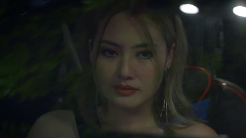amp;#34;Sạnamp;#34; phim mới của Ngọc Lan: Hoa tai biết amp;#34;biến hìnhamp;#34;, màu tóc tự thay đổi giữa chừng? - 6
