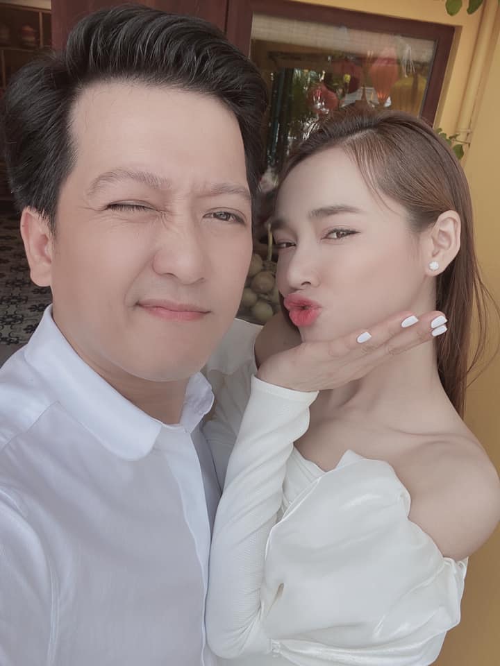 Trường Giang “gây sốc” khi lưu tên vợ trong điện thoại thế này - 1