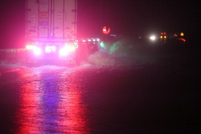 Mưa lũ miền Trung: 30 người chết và mất tích, nhiều tuyến đường bị chia cắt - 3