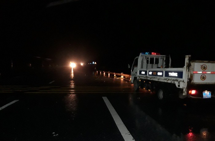 Mưa lũ miền Trung: 30 người chết và mất tích, nhiều tuyến đường bị chia cắt - 4