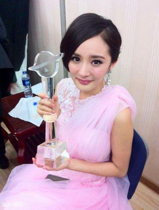 Sao nhí Trung Quốc 1 thời: Lý Tiểu Lộ tai tiếng ngoại tình, Dương Mịch tương lai không ổn định - 9