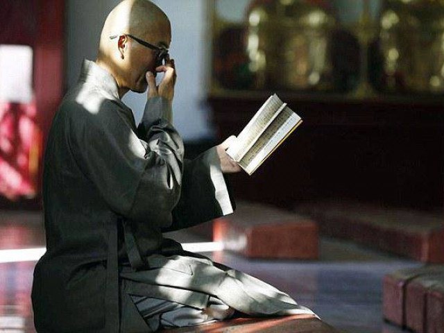 Chân dung đại gia bỏ lại gia sản khổng lồ lên núi đi tu, bị gia đình từ mặt