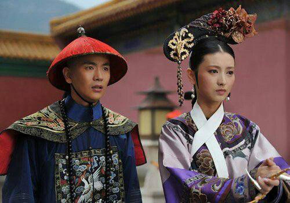 Thái giám được sắp xếp xung quanh hậu phi khi kể cả khi có cung nữ - 1