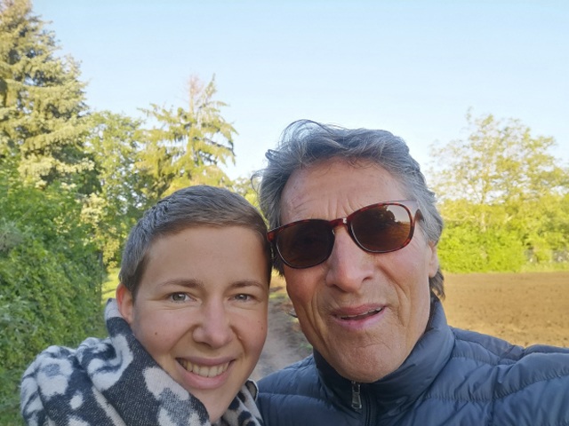 Cô dâu 31 quyết cưới chú rể 72: Chồng già nhưng vợ khen chuyện ấyamp;#34; rất tuyệt vờiamp;#34; - 3