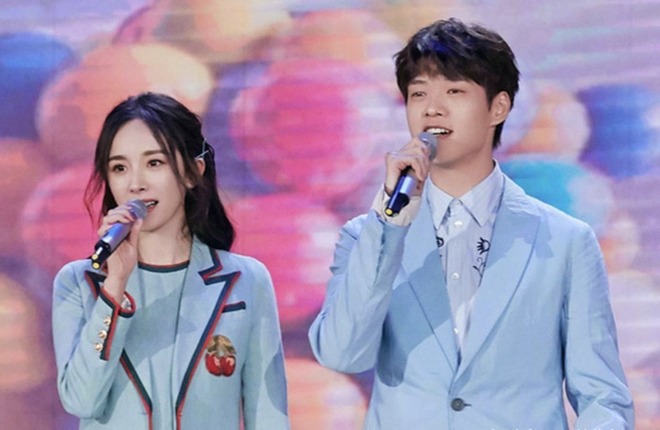 Sốt tin amp;#34;bạn trai nhỏamp;#34; cầu hôn Dương Mịch, thái độ của bà mẹ 1 con ai cũng thông cảm - 4