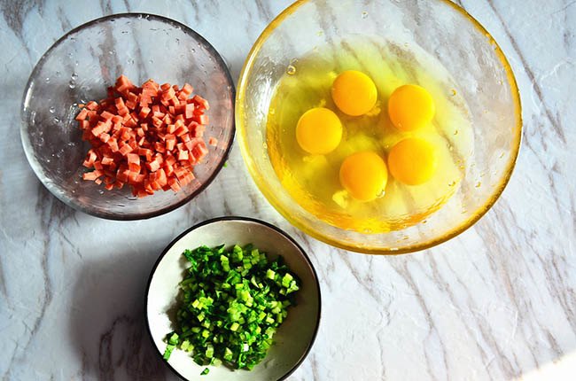Nhà đang nhiều trứng, làm ngay món này cơm nấu tưởng thừa lại hết sạch - 1