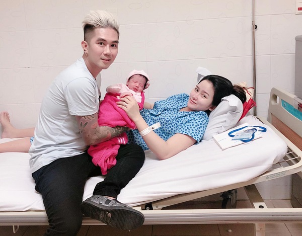 Vợ ba hotgirl của Khánh Đơn sinh nở, chồng đa tình nghỉ làm 6 tháng để vợ khỏi lăn tăn - 4