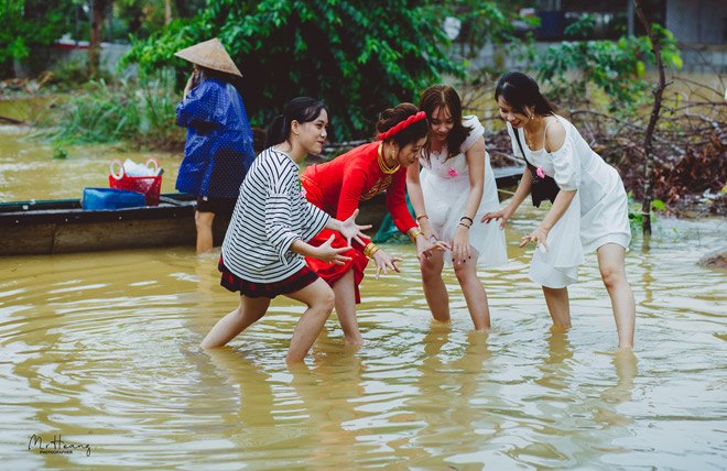 Vẫn có những khoảnh khắc vui vẻ, nhắng nhít