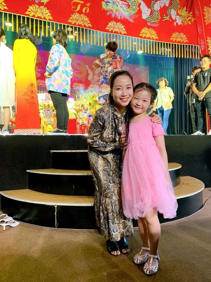 Mỹ nhân 6 tuổi cứ diện áo dài là ai cũng mê, đọ sắc cả dàn sao trong showbiz Việt - 8