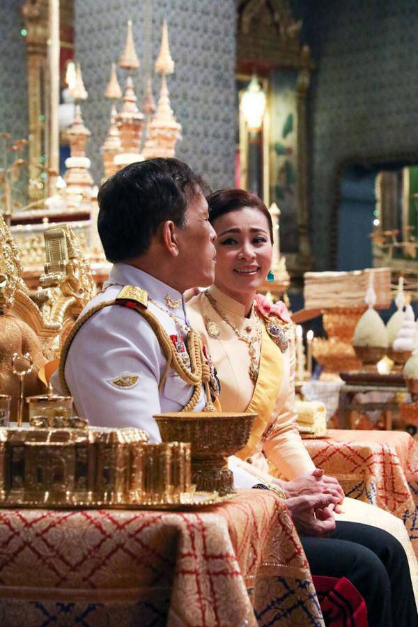 Ngoài quyền lực, Hoàng hậu Thái Lan còn là người phụ nữ được Vua yêu nhất qua chi tiết này - 1