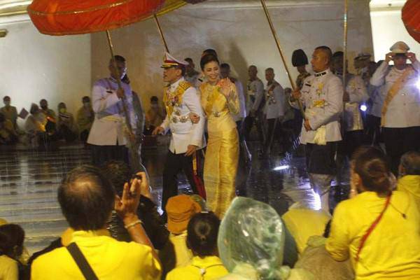 Ngoài quyền lực, Hoàng hậu Thái Lan còn là người phụ nữ được Vua yêu nhất qua chi tiết này - 6