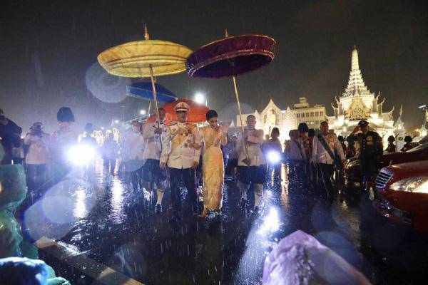 Ngoài quyền lực, Hoàng hậu Thái Lan còn là người phụ nữ được Vua yêu nhất qua chi tiết này - 5