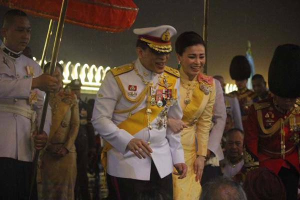 Ngoài quyền lực, Hoàng hậu Thái Lan còn là người phụ nữ được Vua yêu nhất qua chi tiết này - 4