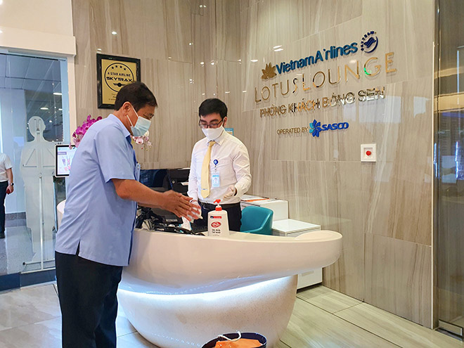 Unilever cùng Cảng hàng không Quốc tế Tân Sơn Nhất và Công ty Sasco phòng dịch cho hành khách - 4