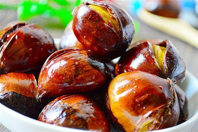 Trời lạnh ăn hạt dẻ nóng ai cũng thích nhưng cấm ăn loại hạt dẻ này kẻo hỏng não - 3