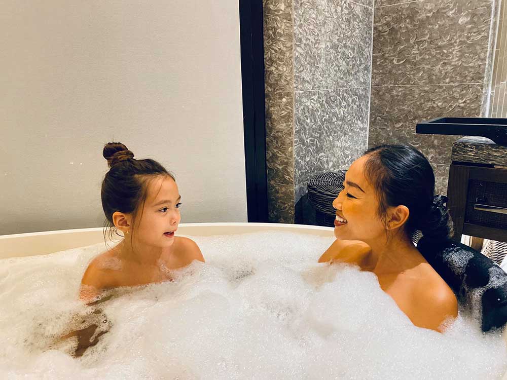 Đoan Trang lên tiếng trước tin đồn có bầu lần 2 với chồng Tây U60 - 5