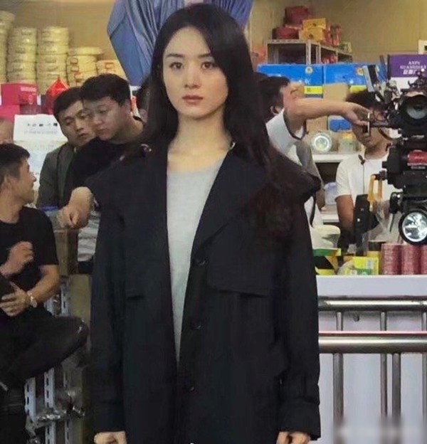 Vừa lộ bụng bầu lớn trên đường, Triệu Lệ Dĩnh đã trở về với thân hình amp;#34;gầy trơ xươngamp;#34; - 7