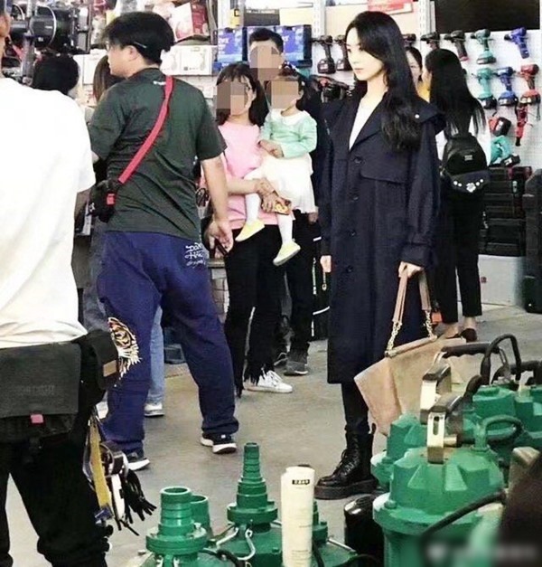 Vừa lộ bụng bầu lớn trên đường, Triệu Lệ Dĩnh đã trở về với thân hình amp;#34;gầy trơ xươngamp;#34; - 8