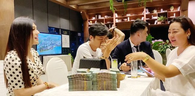 Vác balo tiền đi chốt nhà 30 tỉ, Lâm Khánh Chi còn đòi sắm thêm dinh phủ 50 tỉ đồng - 1