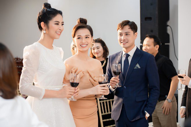 Ngọc Hân và Lã Thanh Huyền đọ sắc, cùng đẹp amp;#34;không tì vếtamp;#34; - 10