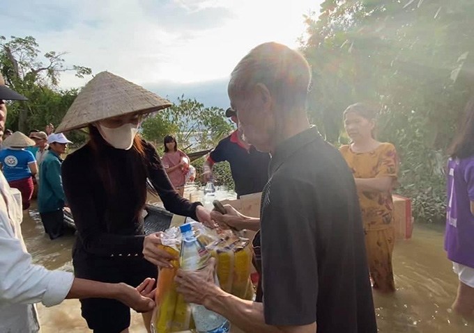 Mỹ Tâm khóc thương bà con miền Trung, Trấn Thành kêu gọi được hơn 3 tỷ đồng sau 24h - 8