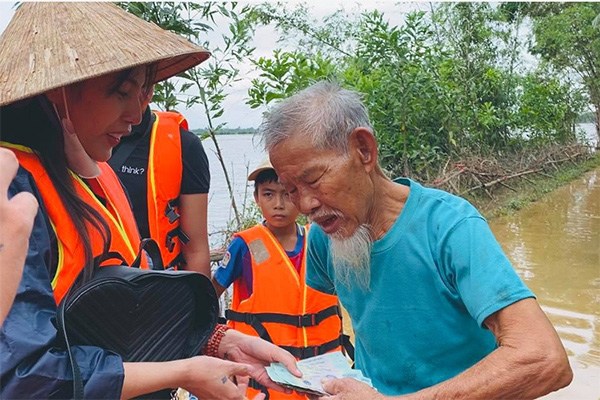 Mỹ Tâm khóc thương bà con miền Trung, Trấn Thành kêu gọi được hơn 3 tỷ đồng sau 24h - 7