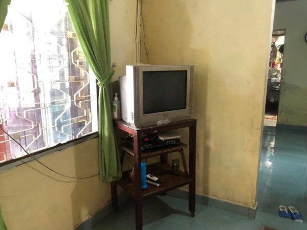 Tin tức 24h: Hàng xóm ngấn lệ chia sẻ gia cảnh của Chủ tịch huyện tử nạn khi cứu hộ - 1