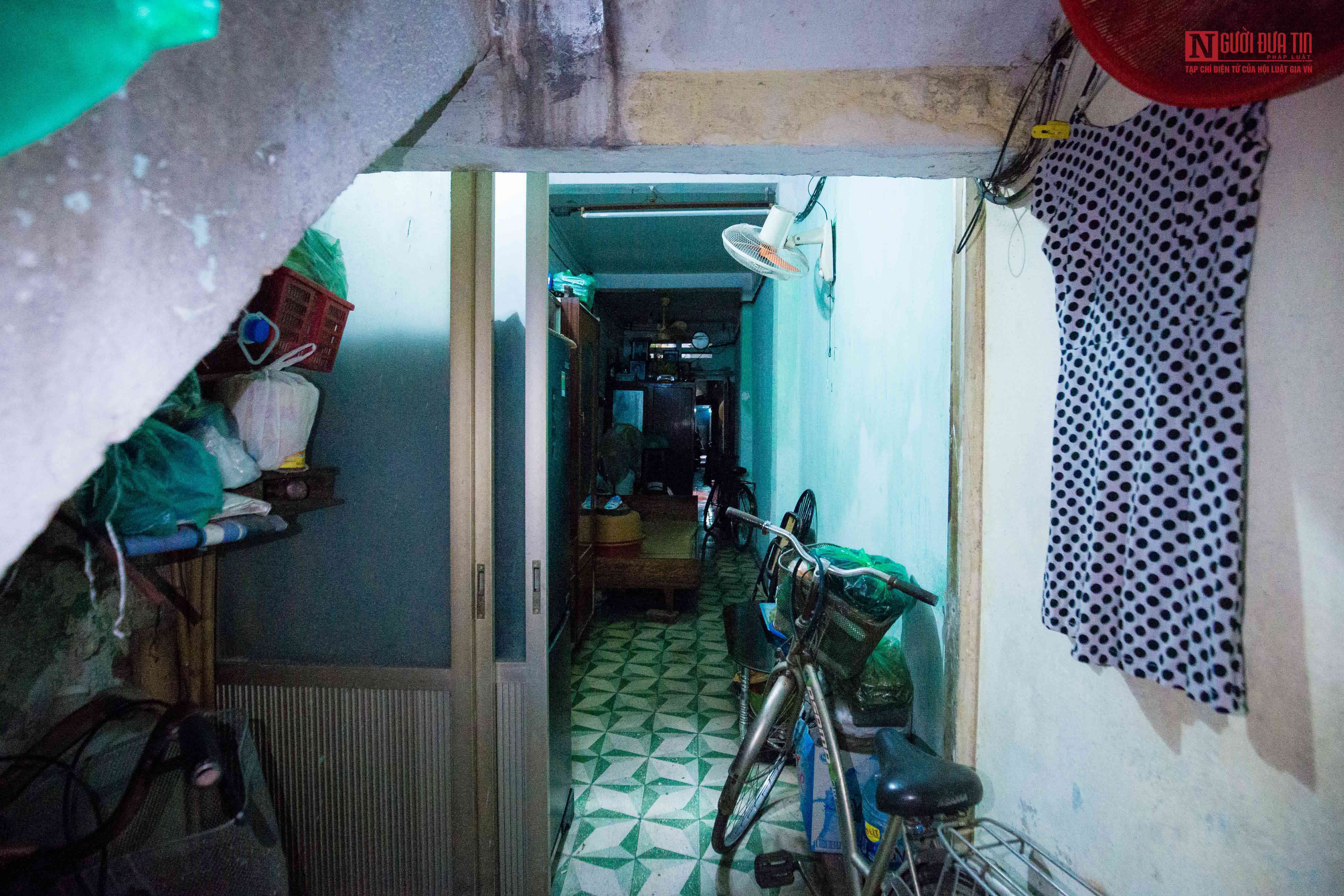 Cuộc sống bất ngờ trong căn nhà 9m2 ở phố cổ và là lối đi chung của 6 gia đình - 4
