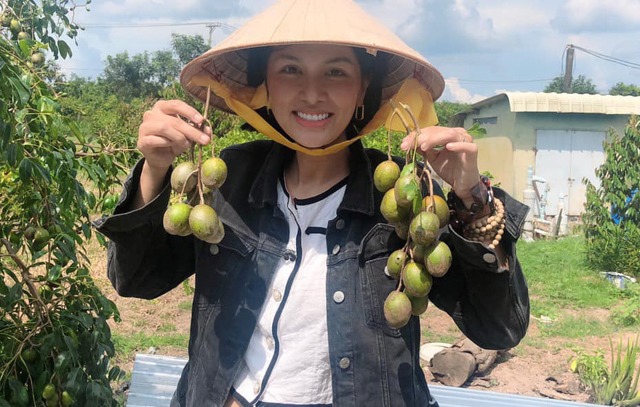 Chưa từng tránh thai, Hoa hậu gốc Vũng Tàu cứ bầu là đẻ, phải bán nhà, về quê làm nông - 8