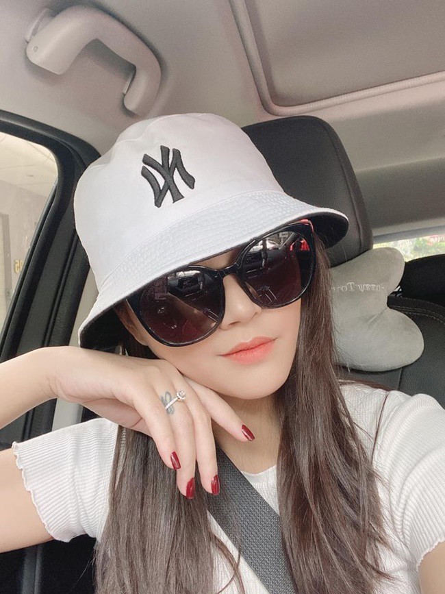 Rộ tin Thu Quỳnh đính hôn lần 2 vì đeo nhẫn ngón áp út, nguyên nhân chẳng ai ngờ - 1