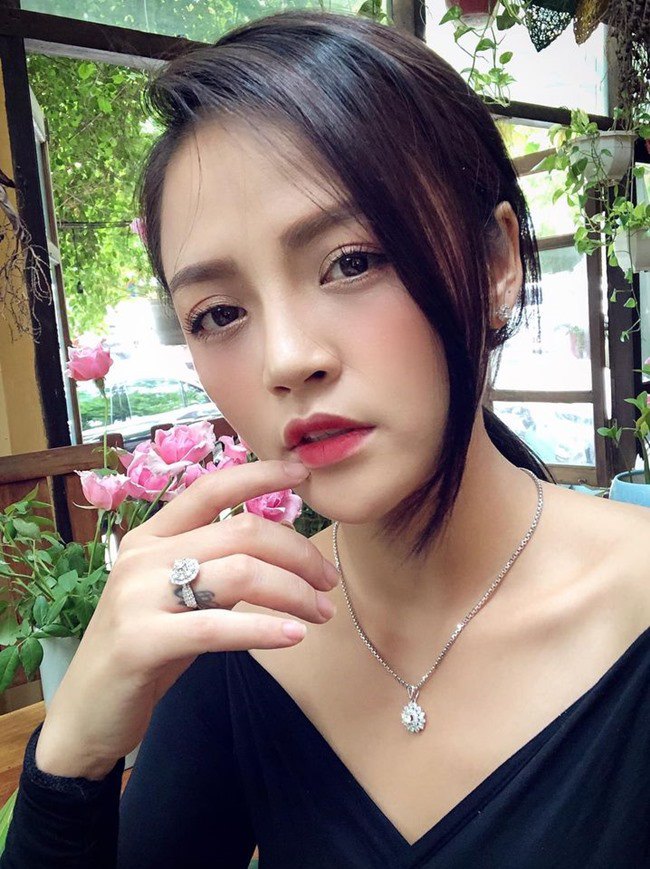 Rộ tin Thu Quỳnh đính hôn lần 2 vì đeo nhẫn ngón áp út, nguyên nhân chẳng ai ngờ - 3