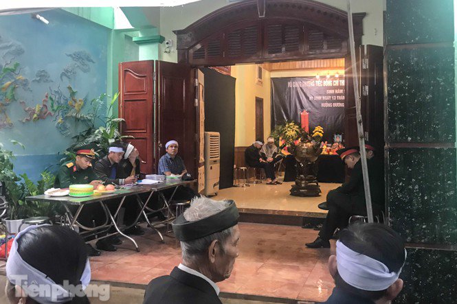 Con trai Thiếu tướng Hùng khóc hết nước mắt, mong gặp bố lần nữa