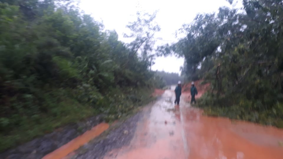 Nóng: Sạt lở đất khiến khoảng 20 cán bộ, chiến sĩ thuộc sư đoàn 337 nghi bị vùi lấp - 7