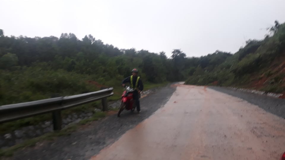Nóng: Sạt lở đất khiến khoảng 20 cán bộ, chiến sĩ thuộc sư đoàn 337 nghi bị vùi lấp - 9