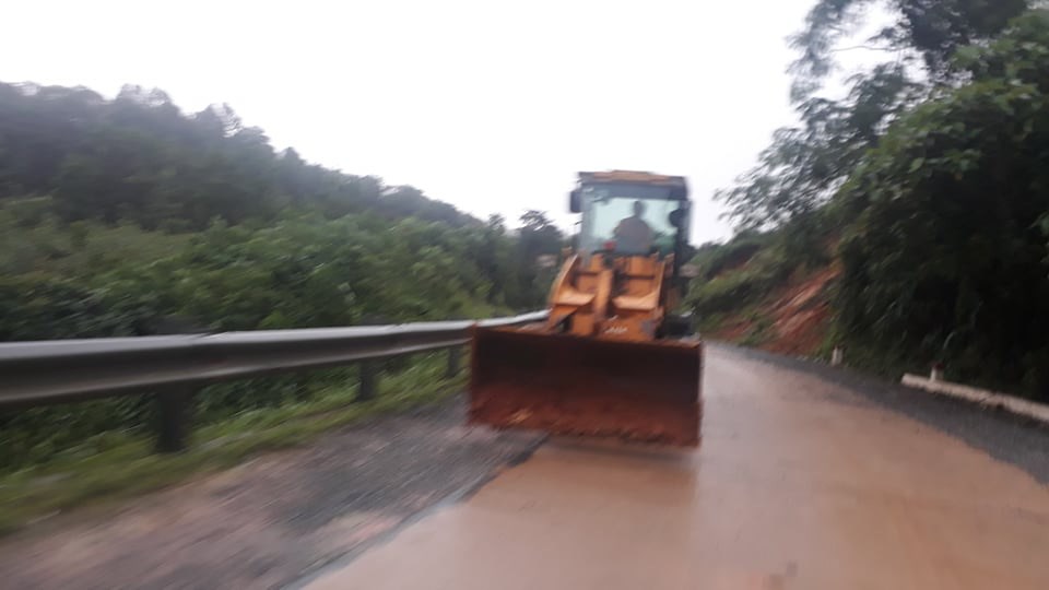 Nóng: Sạt lở đất khiến khoảng 20 cán bộ, chiến sĩ thuộc sư đoàn 337 nghi bị vùi lấp - 10