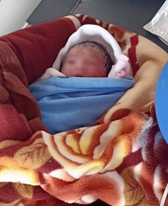 Vụ cháu bé bị bỏ ngoài ruộng khoai ở Thái Bình: Bất ngờ danh tính của người mẹ - 1