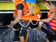 Tin tức - Trắng đêm ngược dòng nước lũ giải gần 20 người hoảng loạn trên nóc xe khách bị cuốn trôi