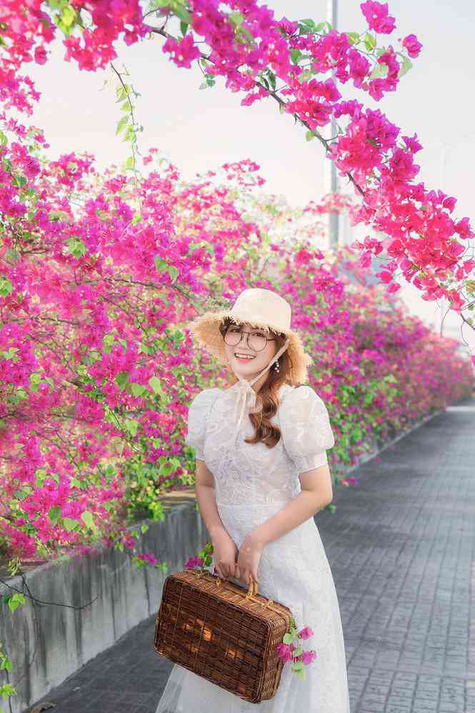 Hà Nội: Cây cầu hoa giấy bất ngờ bung nở trở lại, check-in “sương sương” có ngay ảnh đẹp! - 5