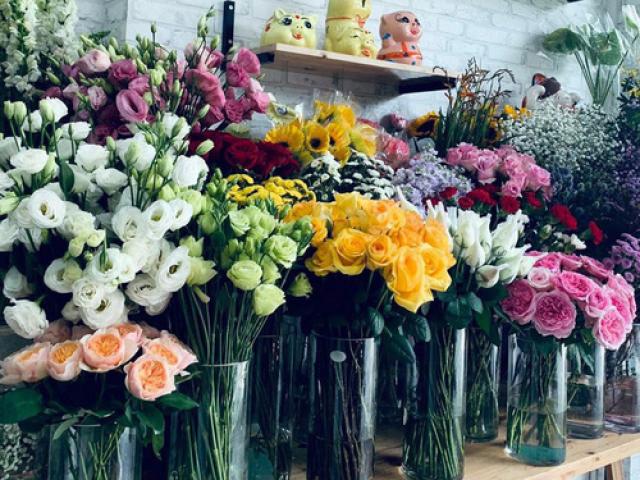Bản tin tiêu dùng: Cận ngày 20/10, giá hoa tươi tăng chóng mặt vì lý do này