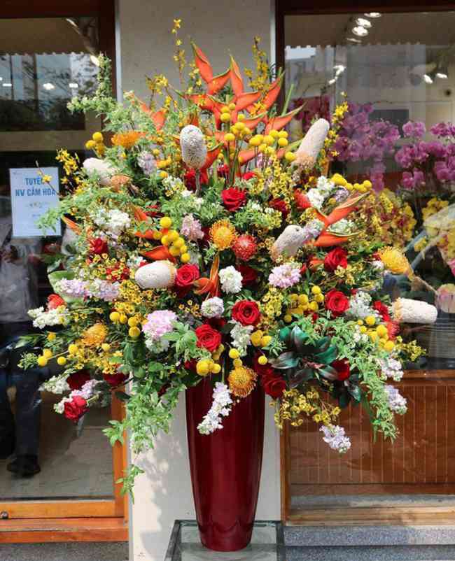 Bình hoa khủng có giá 50 triệu đồng 