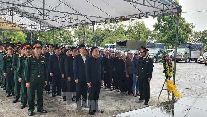 Người thân, đồng đội nghẹn ngào tiễn biệt Đại tá Hoàng Mai Vui hi sinh ở Rào Trăng 3 - 1