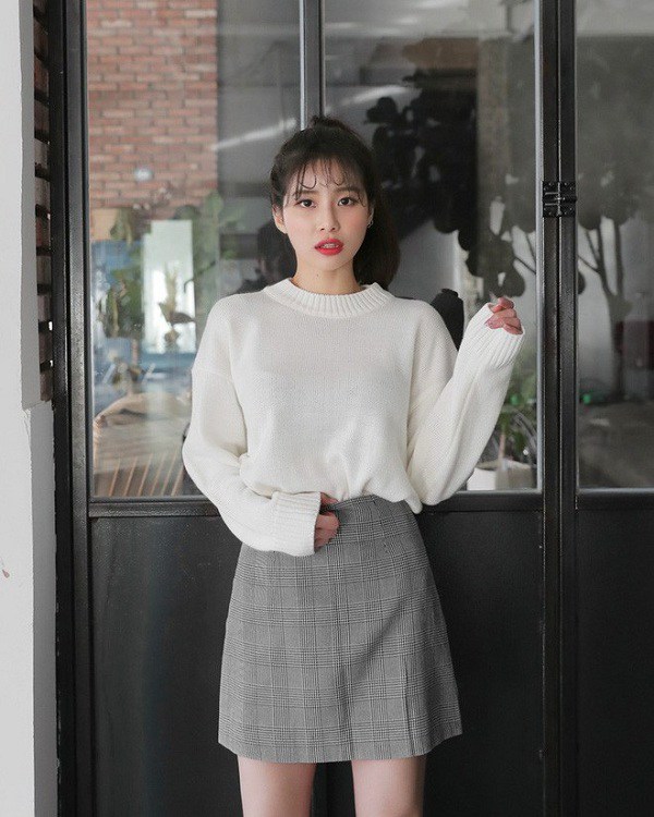 Áo len trơn màu dù đơn giản đến mấy, qua tay các mỹ nhân Hàn là hóa sành điệu - 15