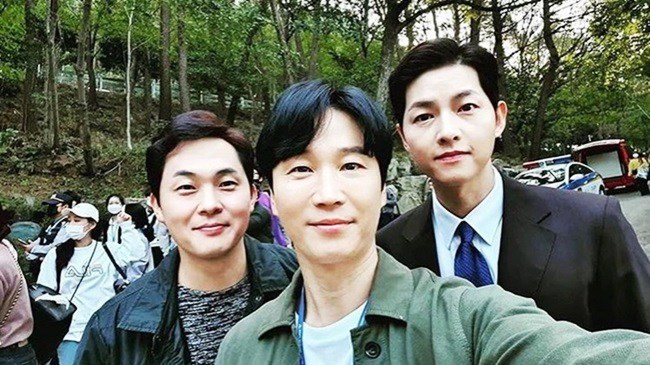 Hậu ly hôn Song Hye Kyo, Song Joong Ki amp;#34;đen đủ đườngamp;#34;, phim 500 tỷ không thể ra rạp - 9