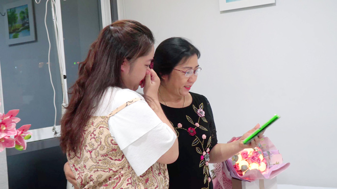 Cô gái mặt lõm chia sẻ xúc động: “Cảm ơn mẹ đã che chở con khỏi giông tố cuộc đời” - 7