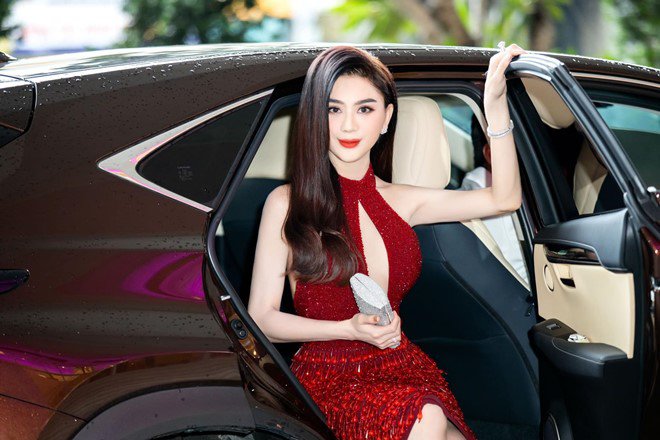 Sao Việt 24h: Hương Giang gây tranh cãi khi gọi Lâm Khánh Chi bằng tên trước chuyển giới - 3