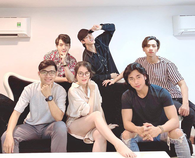 Sao Việt 24h: Hương Giang gây tranh cãi khi gọi Lâm Khánh Chi bằng tên trước chuyển giới - 12