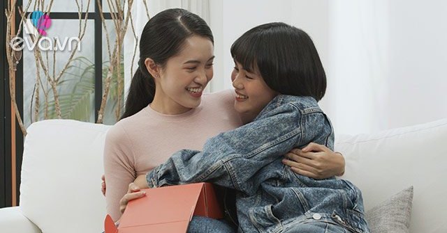 Nhân ngày 20/10, Gil Lê đã có động thái khiến các fan tan chảy
